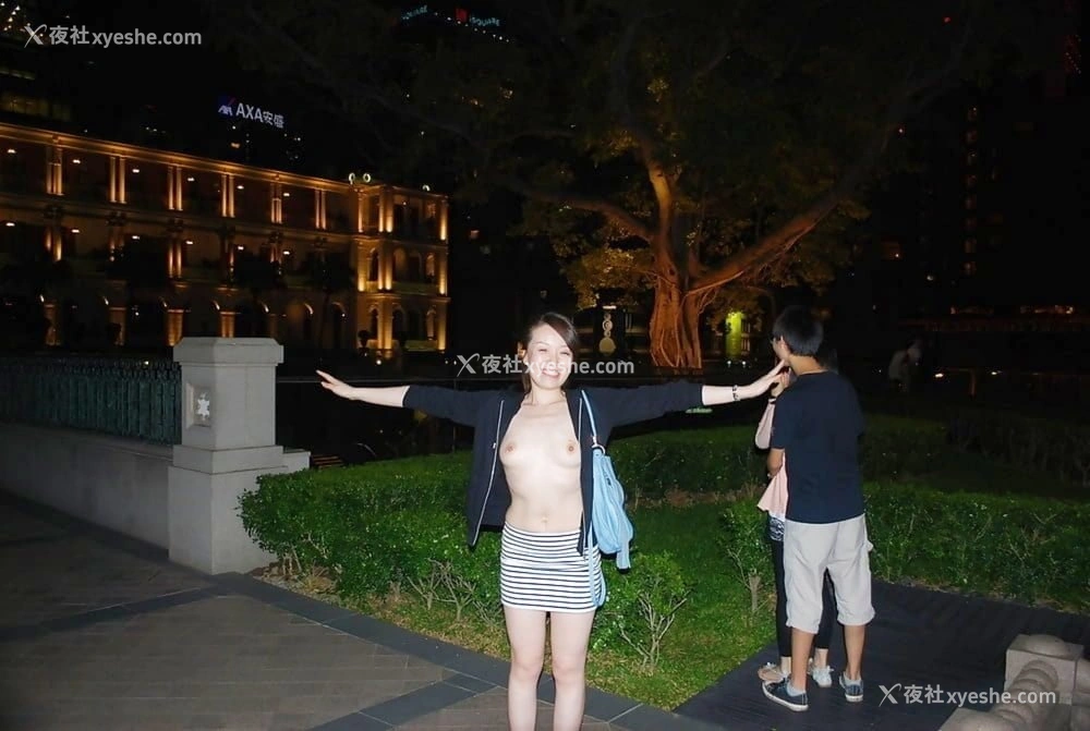 1P - 素人人妻开始尝试各种户外露出