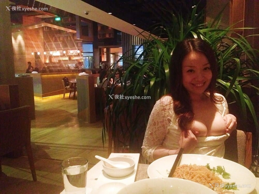 1P - 素人人妻开始尝试各种户外露出