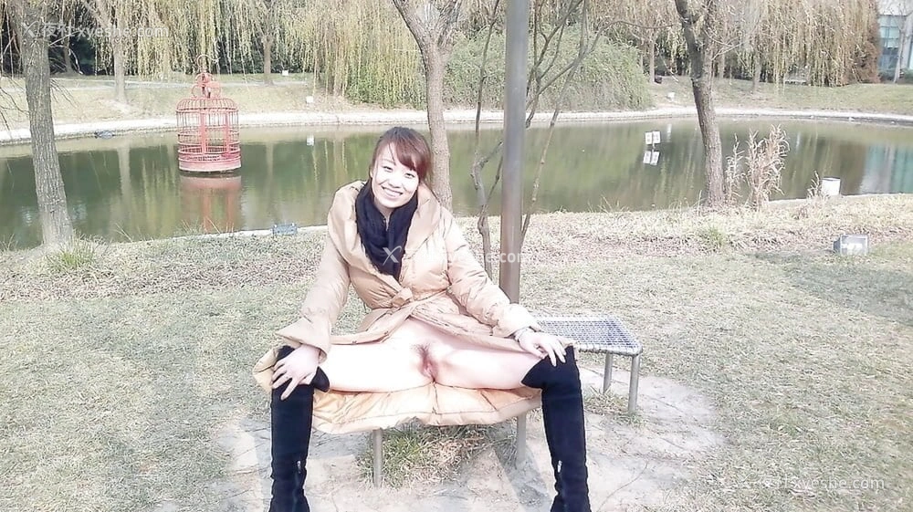 1P - 素人人妻开始尝试各种户外露出