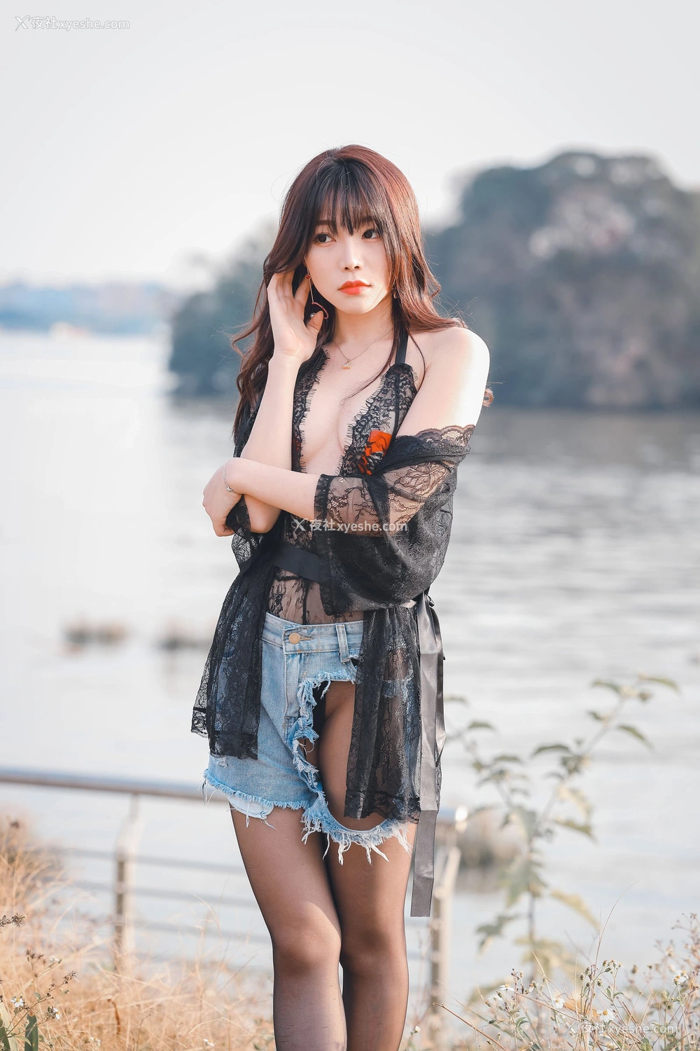 1P - 芝芝booty《黑色蕾丝》