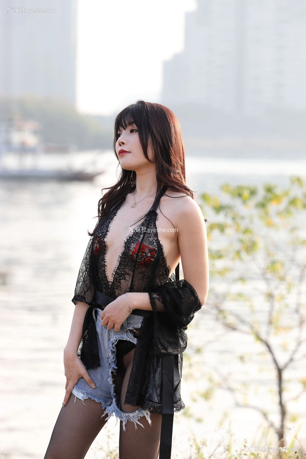 1P - 芝芝booty《黑色蕾丝》