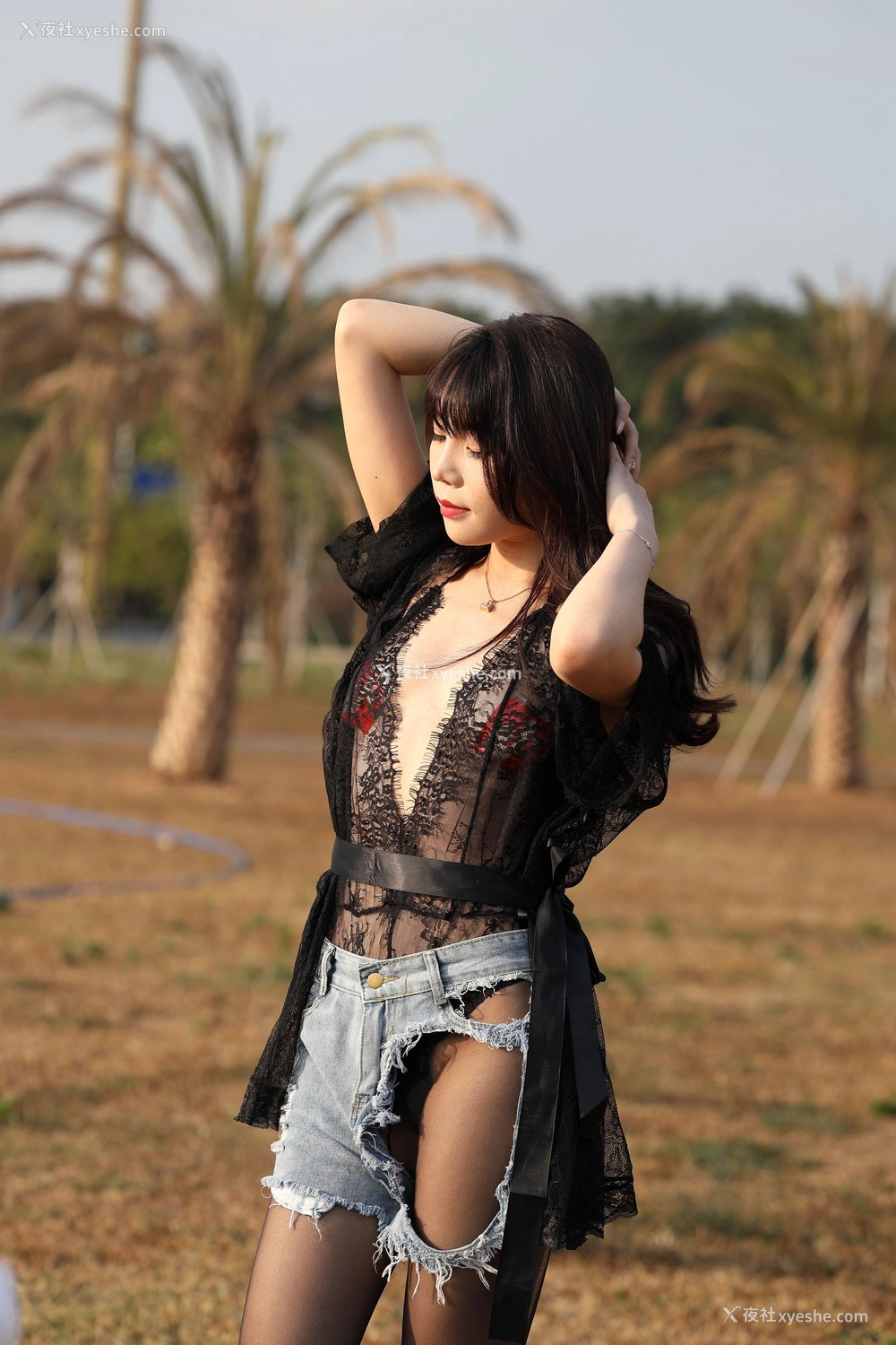 1P - 芝芝booty《黑色蕾丝》