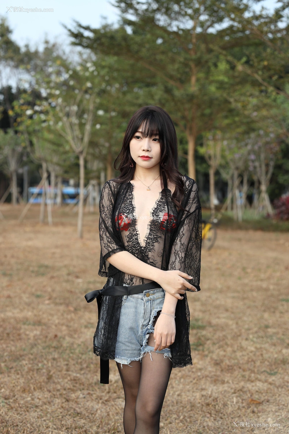 1P - 芝芝booty《黑色蕾丝》