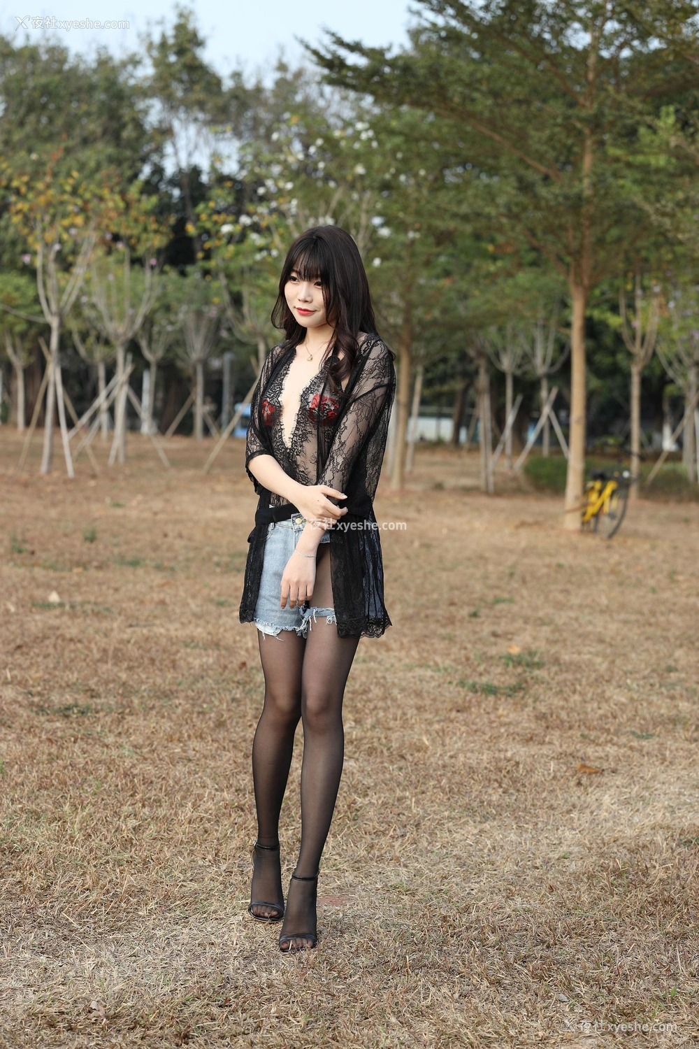 1P - 芝芝booty《黑色蕾丝》