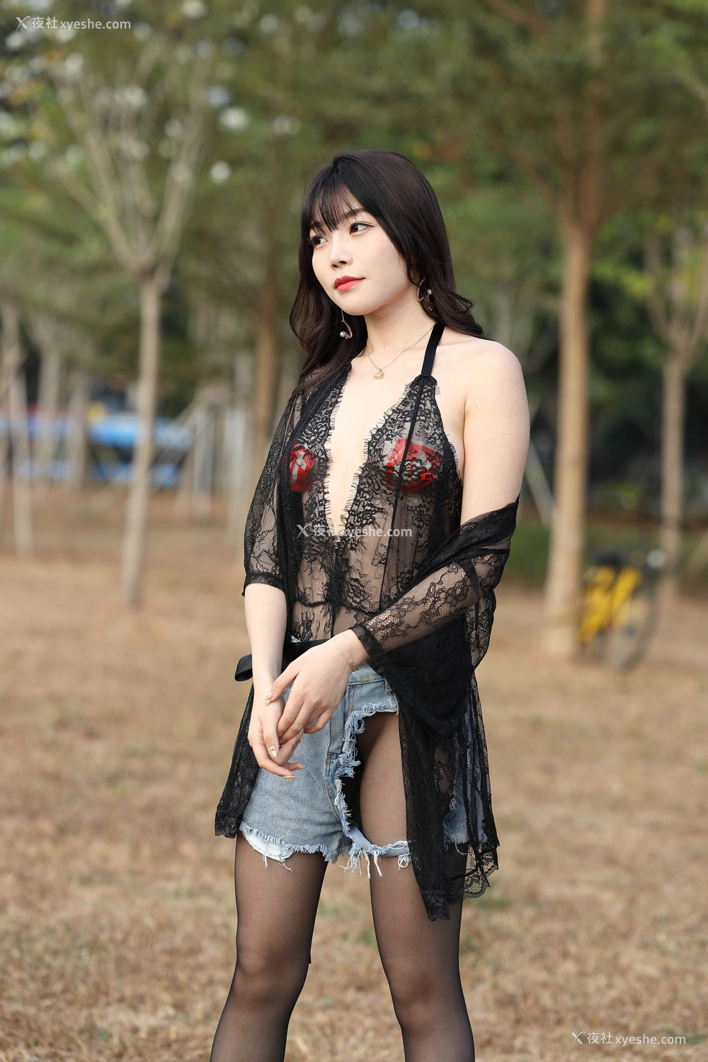 1P - 芝芝booty《黑色蕾丝》