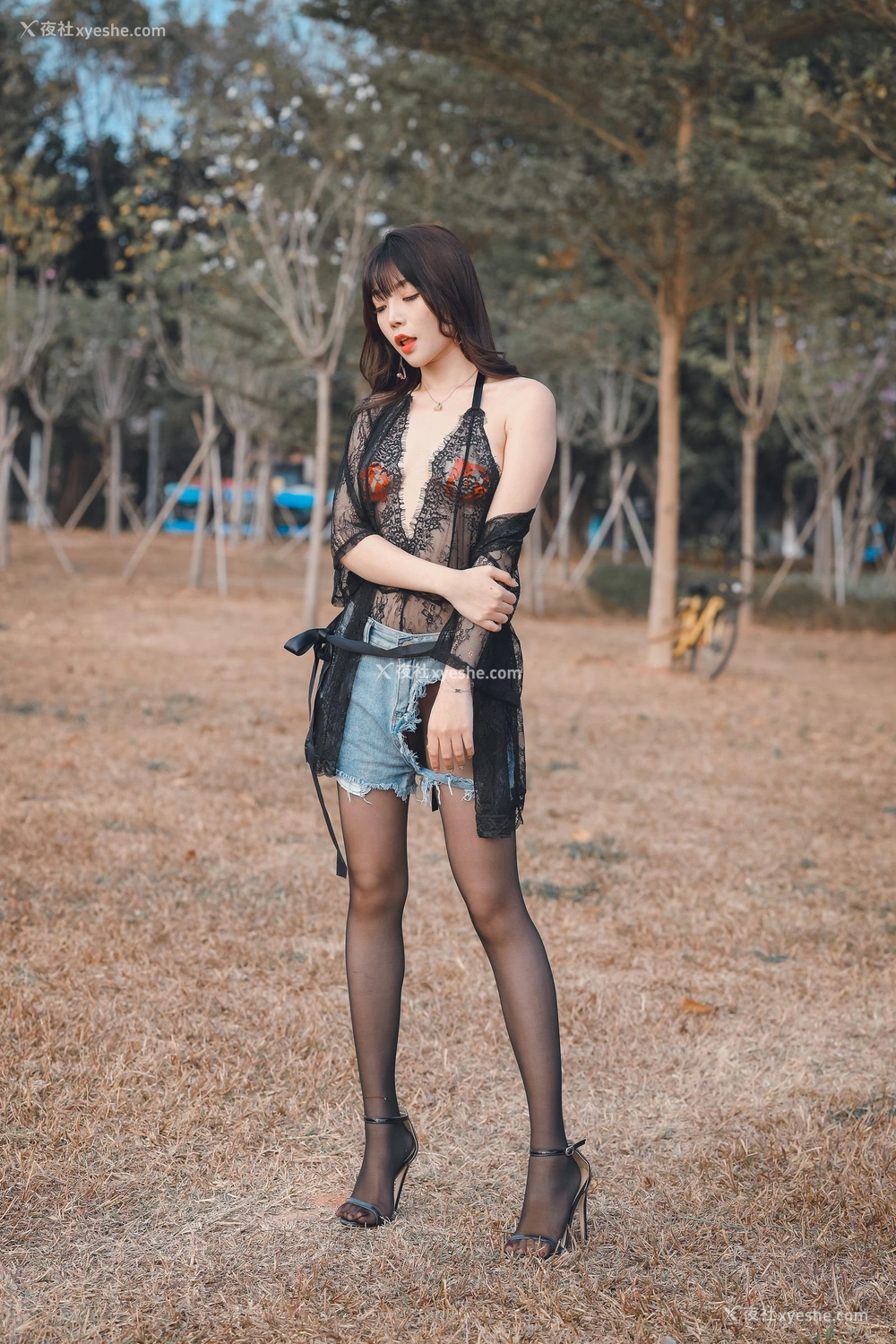 1P - 芝芝booty《黑色蕾丝》