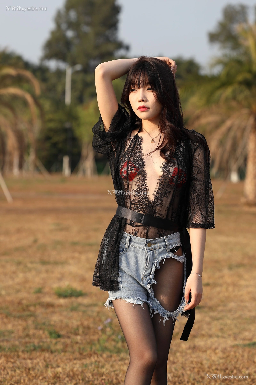 1P - 芝芝booty《黑色蕾丝》