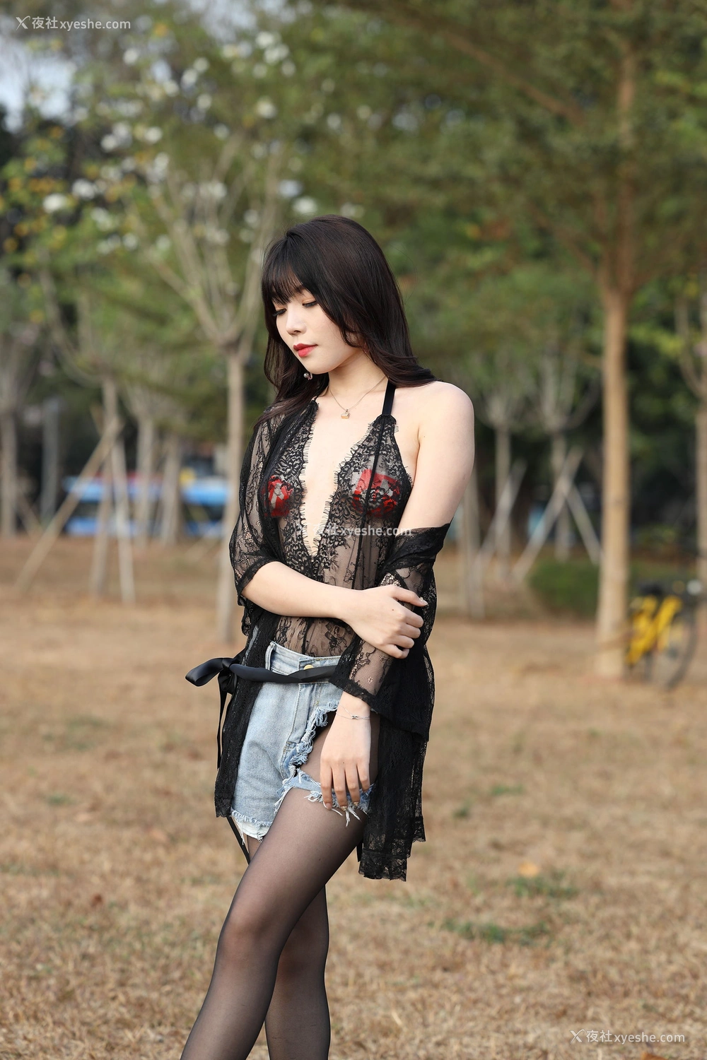 1P - 芝芝booty《黑色蕾丝》