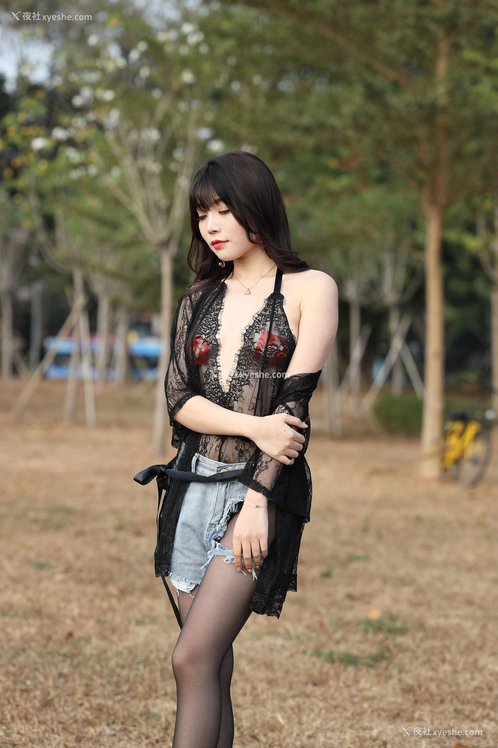 1P - 芝芝booty《黑色蕾丝》