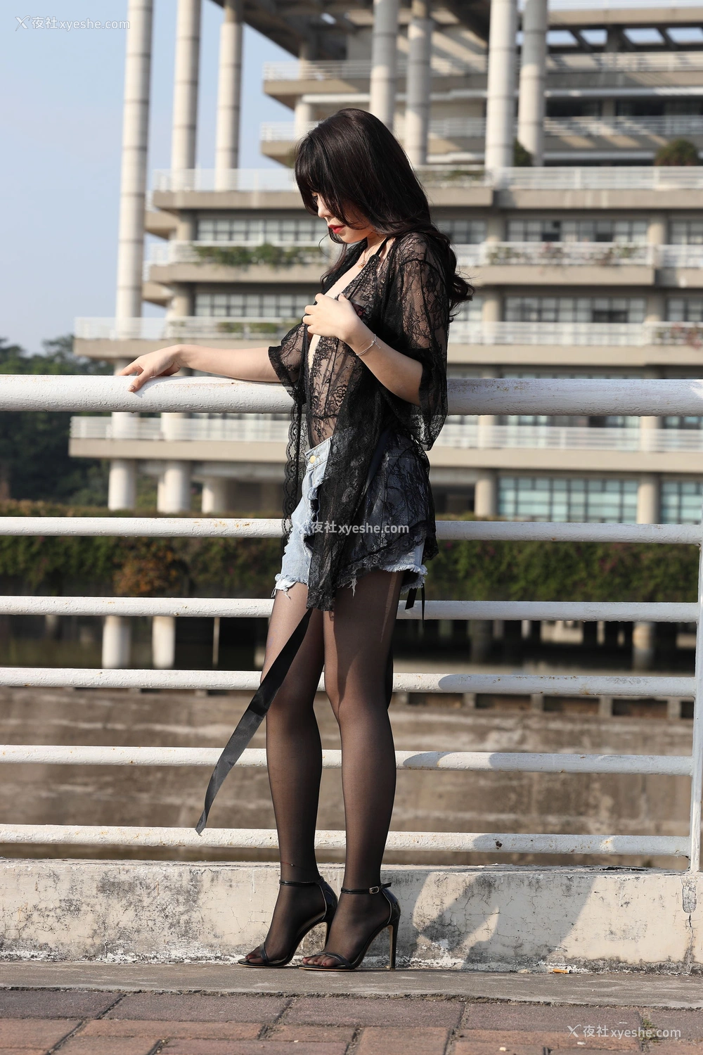 1P - 芝芝booty《黑色蕾丝》