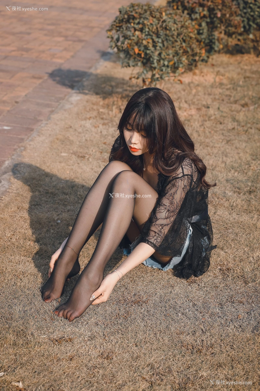 1P - 芝芝booty《黑色蕾丝》