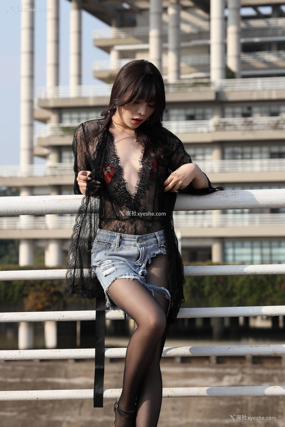 1P - 芝芝booty《黑色蕾丝》
