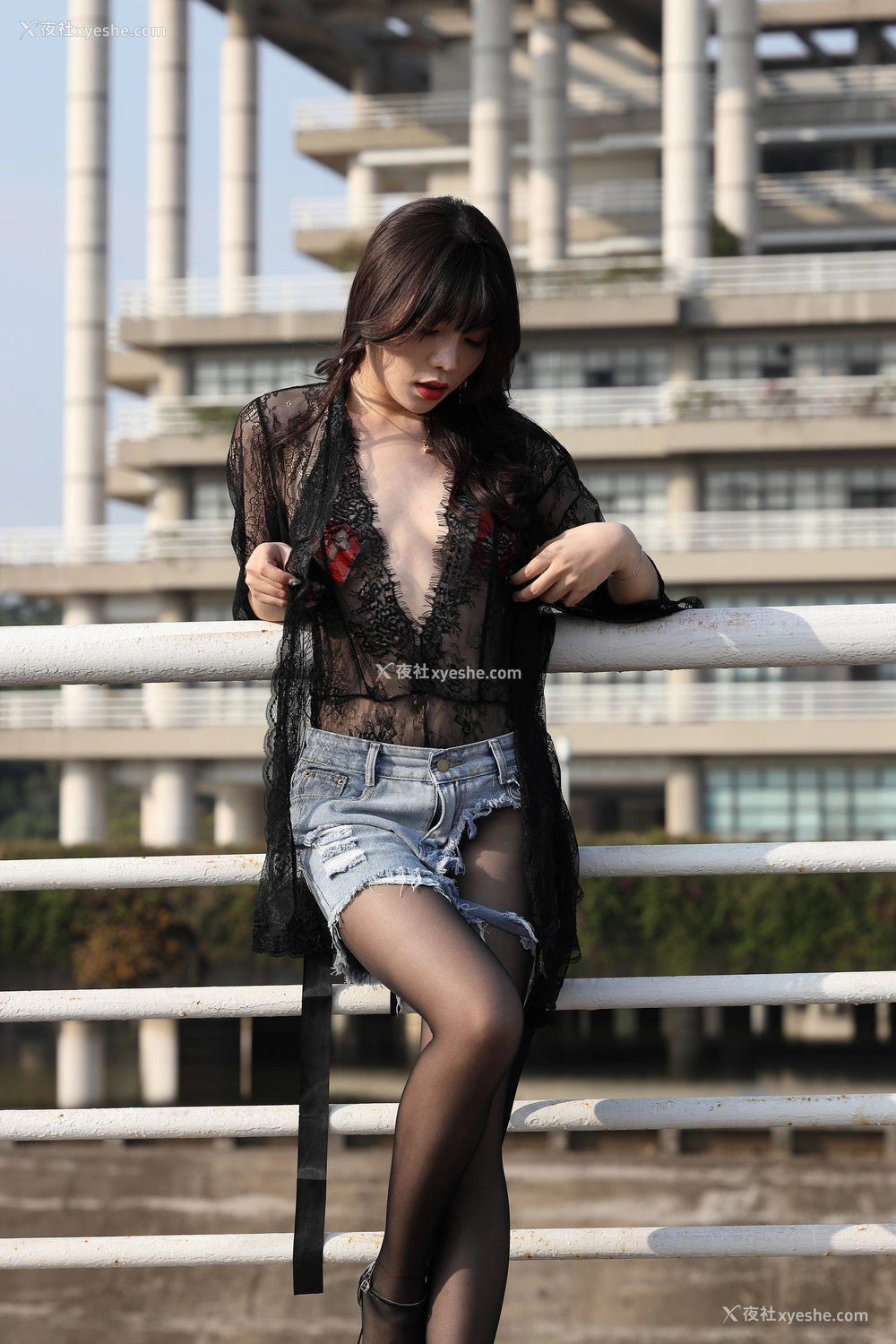 1P - 芝芝booty《黑色蕾丝》