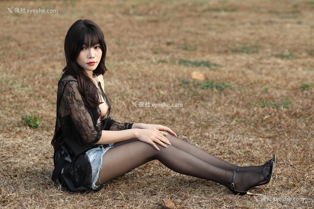 1P - 芝芝booty《黑色蕾丝》