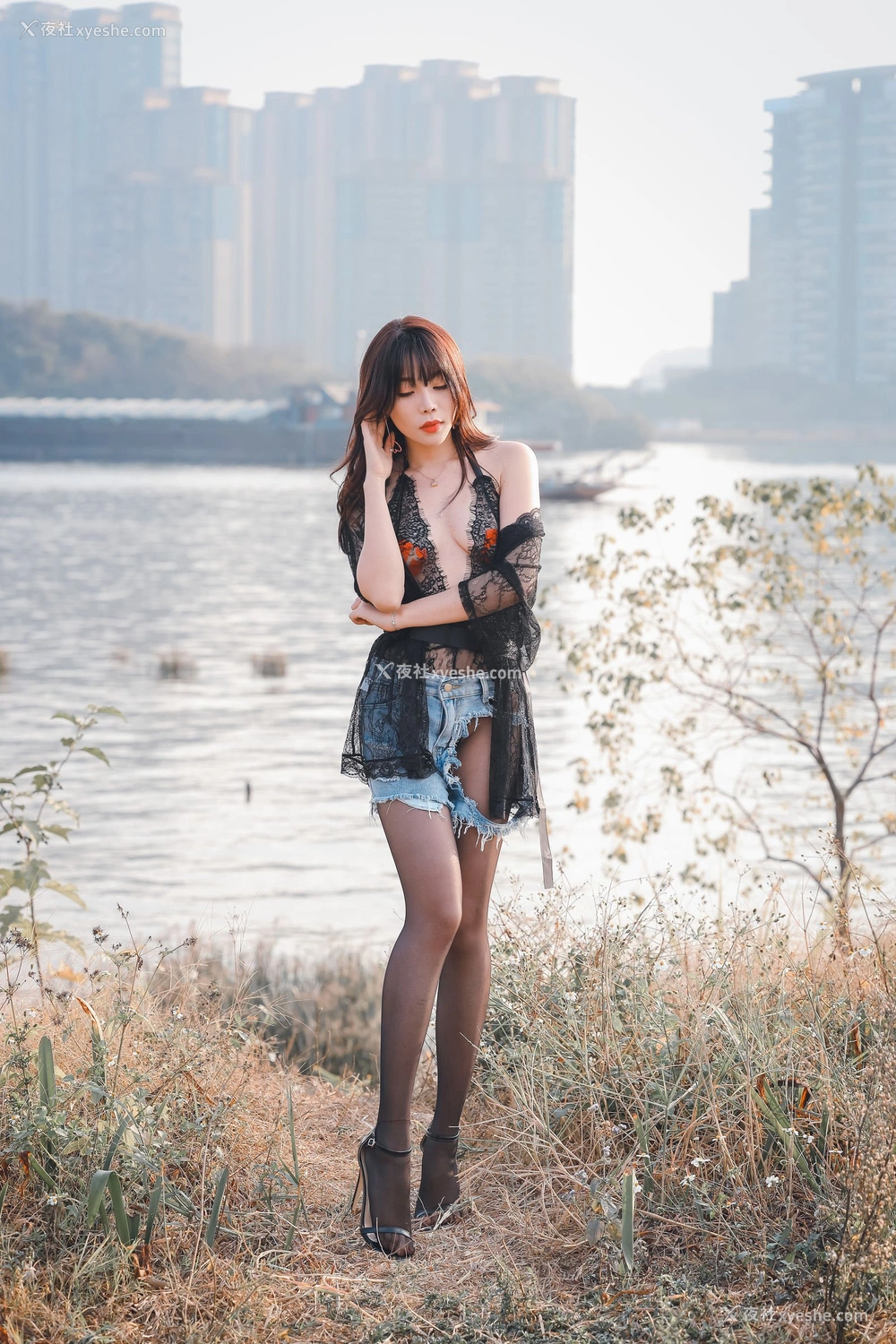 1P - 芝芝booty《黑色蕾丝》