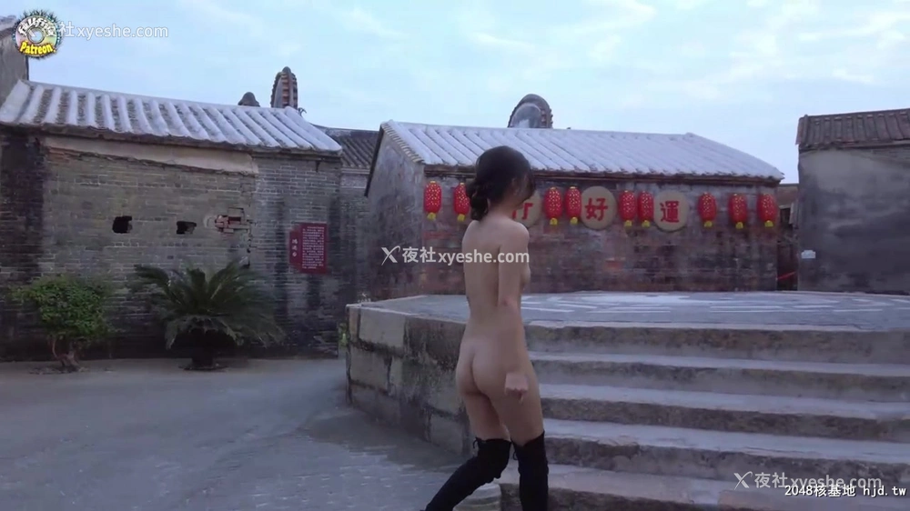 1P - P站红人Fullfive《脱掉衣服在古村中闲逛》
