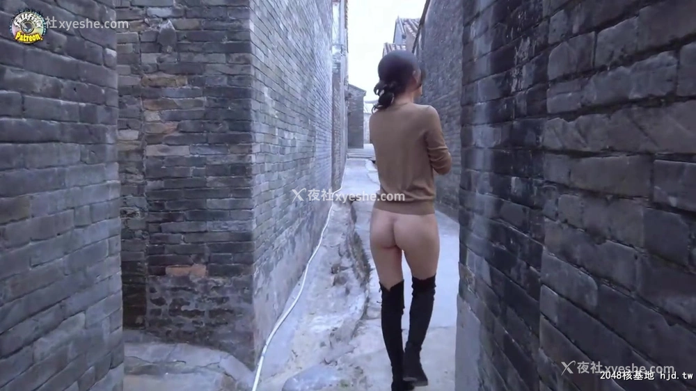1P - P站红人Fullfive《脱掉衣服在古村中闲逛》
