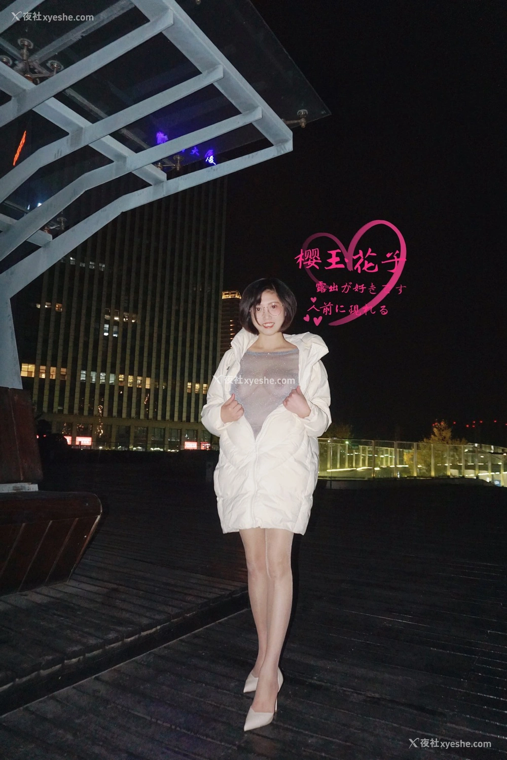 1P - 极品素人【樱玉花子】加班公司楼下剧院广场露出