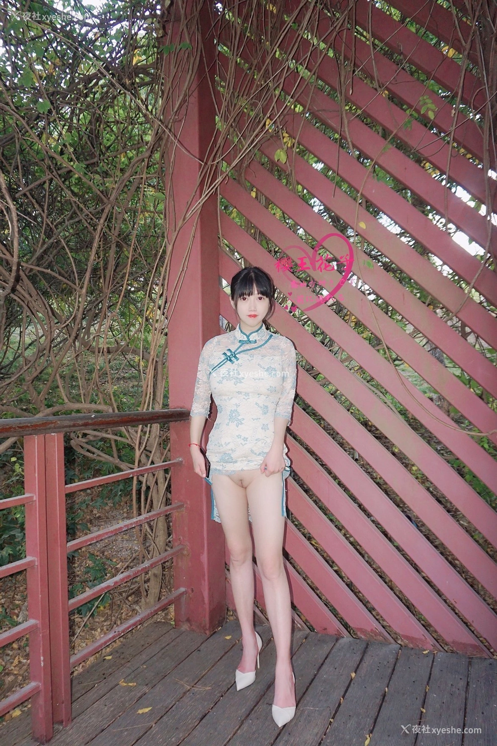 1P - 极品素人【樱玉花子】深秋小山公园旗袍外拍露出