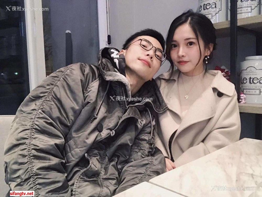 1P - 自拍流出：和极品养眼女友的性福生活