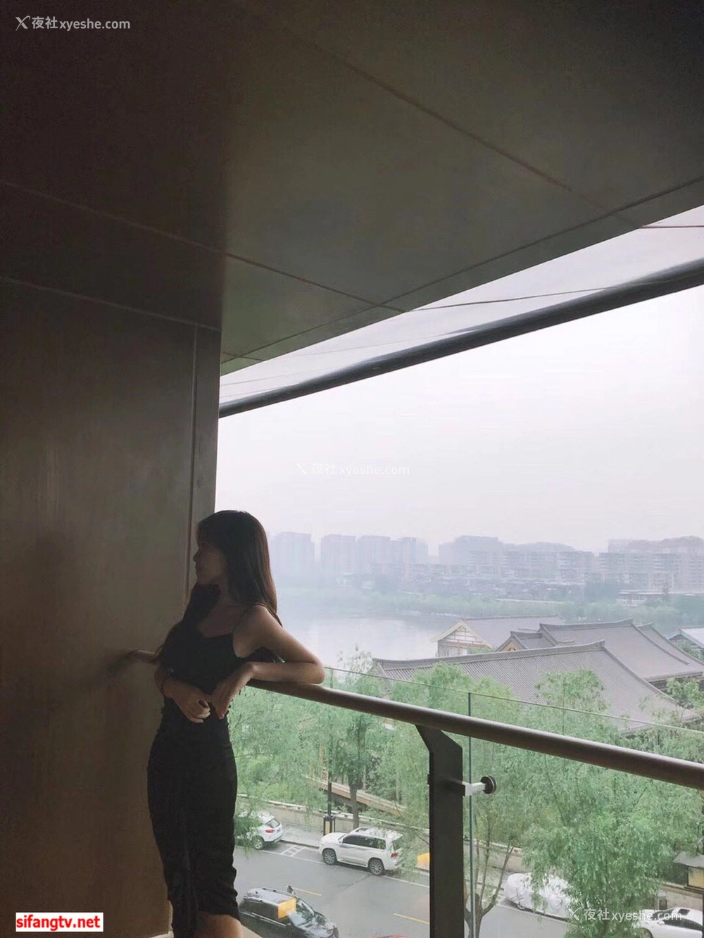 1P - 自拍流出：和极品养眼女友的性福生活