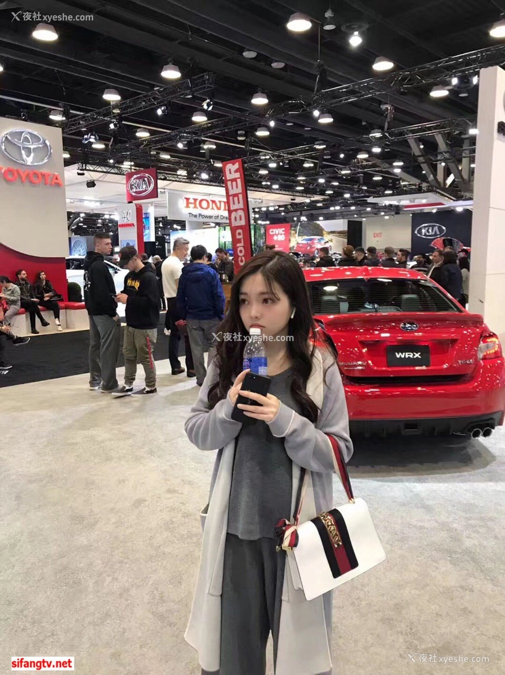 1P - 自拍流出：和极品养眼女友的性福生活