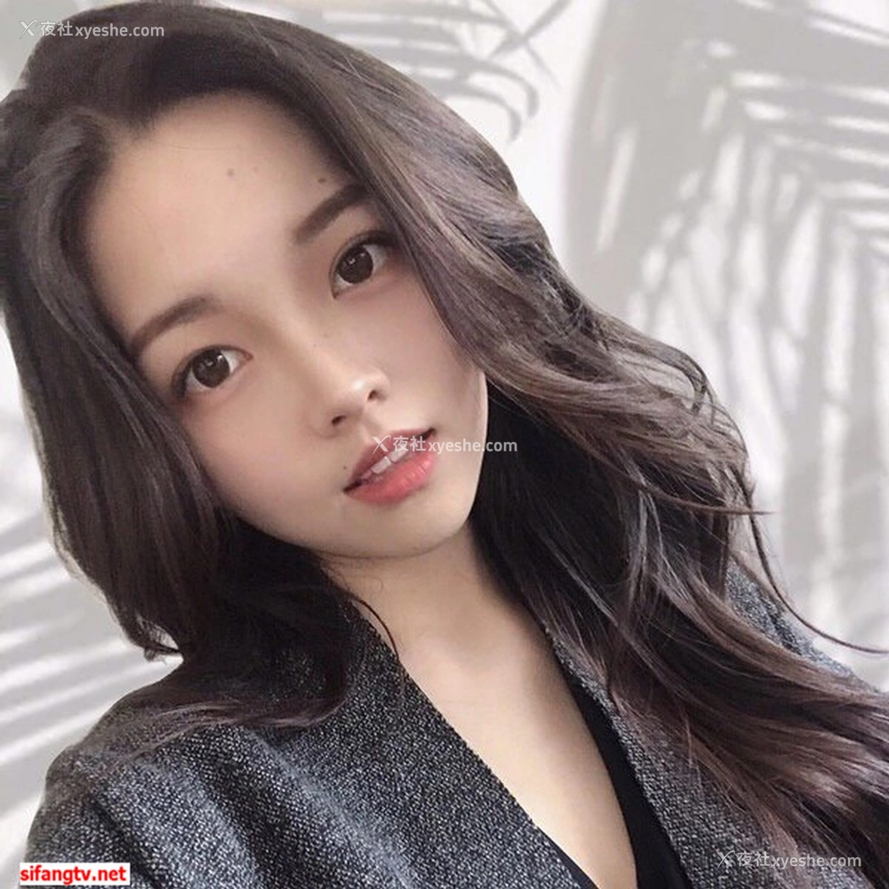 1P - 自拍流出：和极品养眼女友的性福生活