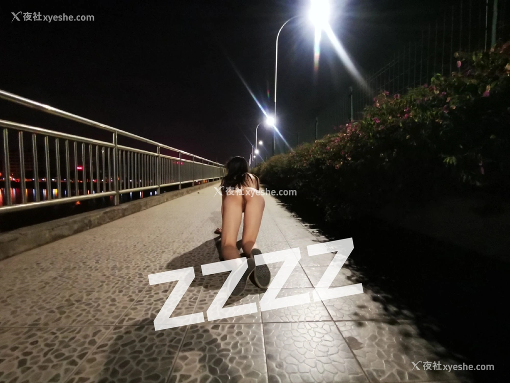 1P - 广州情侣 ZZZZ 露出抖M 极限挑戦