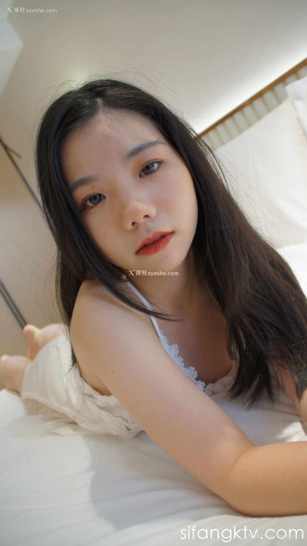 1P - 国模18岁可爱小萝莉人体私拍套图