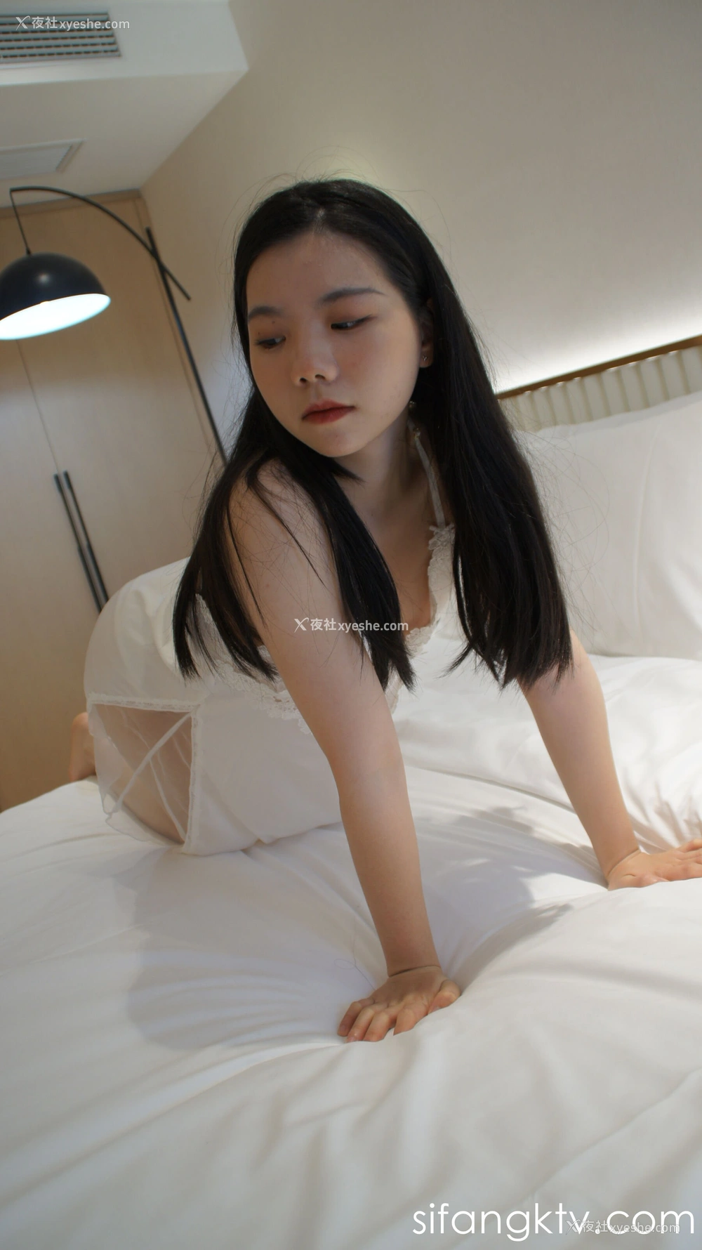 1P - 国模18岁可爱小萝莉人体私拍套图