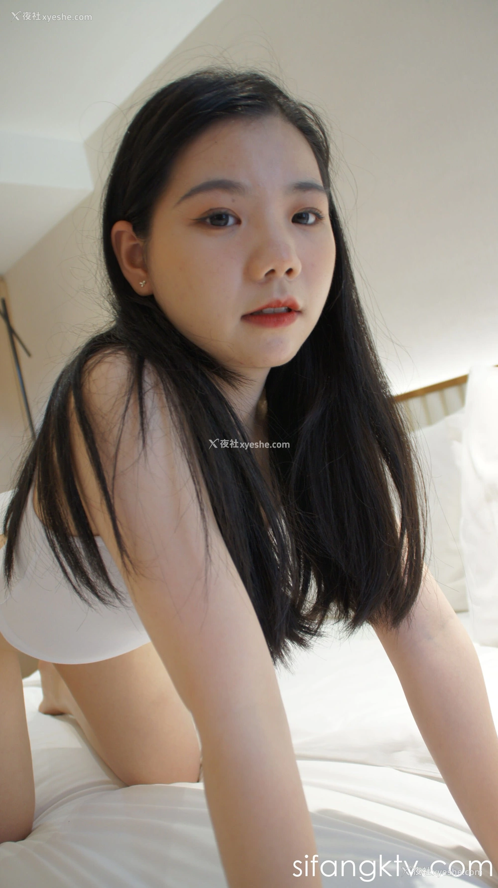 1P - 国模18岁可爱小萝莉人体私拍套图