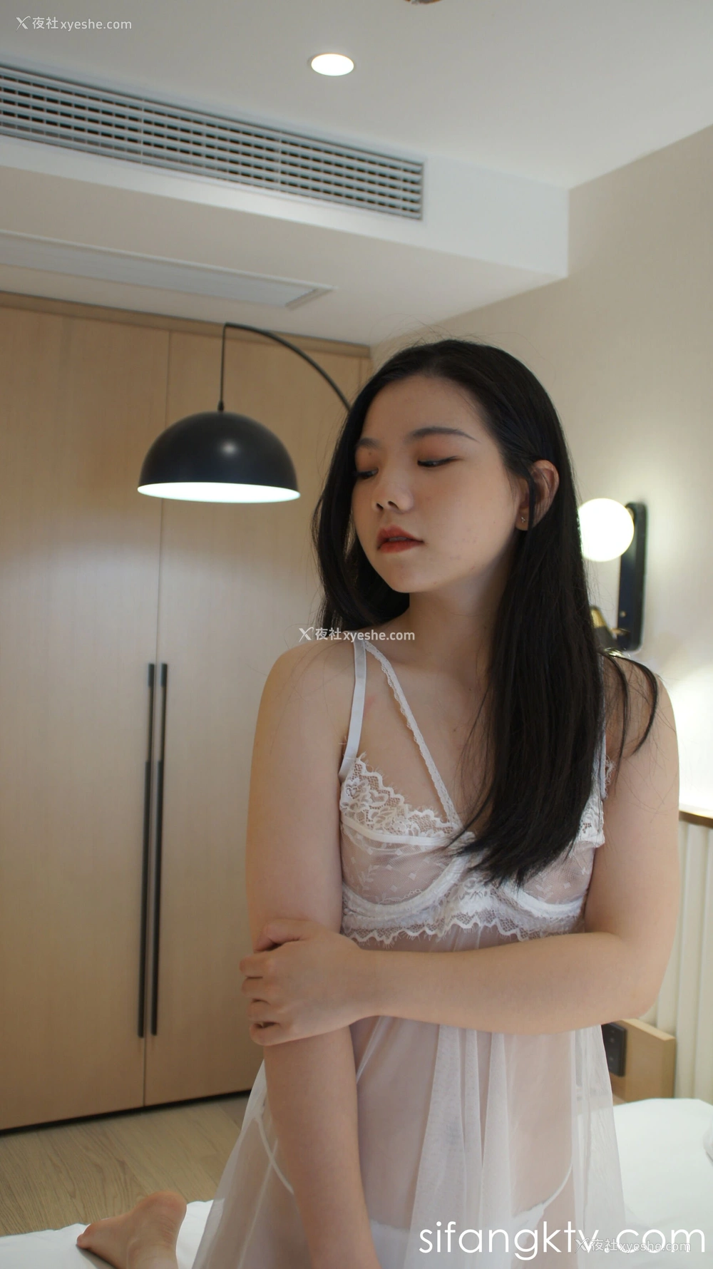 1P - 国模18岁可爱小萝莉人体私拍套图