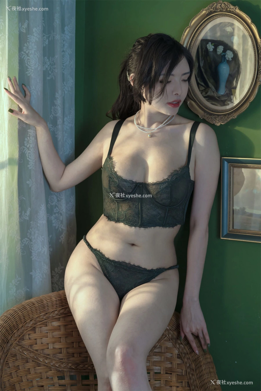 1P - 秋和柯基《绿墙》