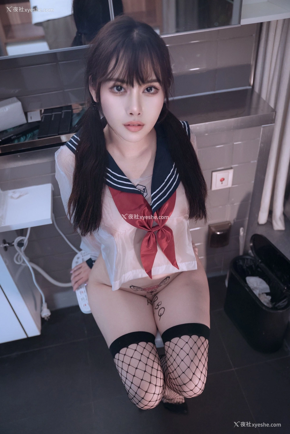 1P - 恋恋艾妮《JK制服》