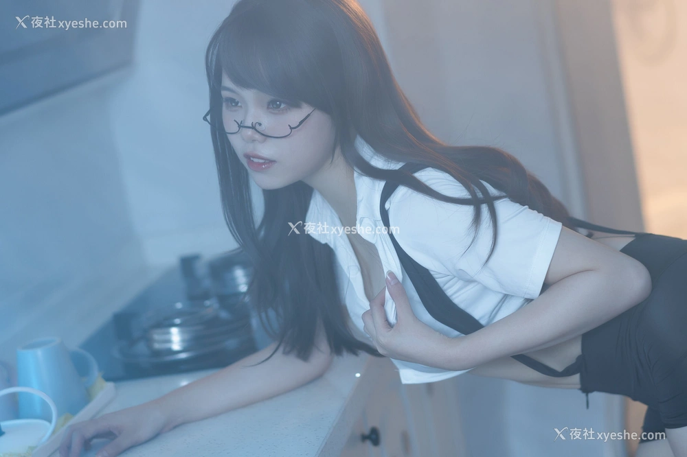 1P - 七月喵子《眼镜娘1号》
