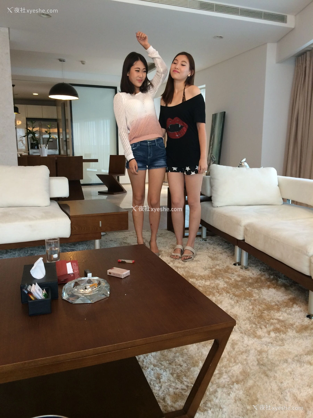 1P - 国模梨花&闺蜜大尺度人体私拍套图