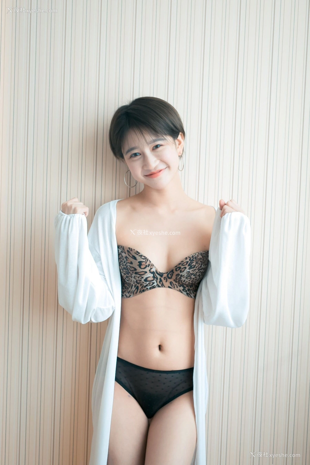 1P - 国模王琳私拍套图