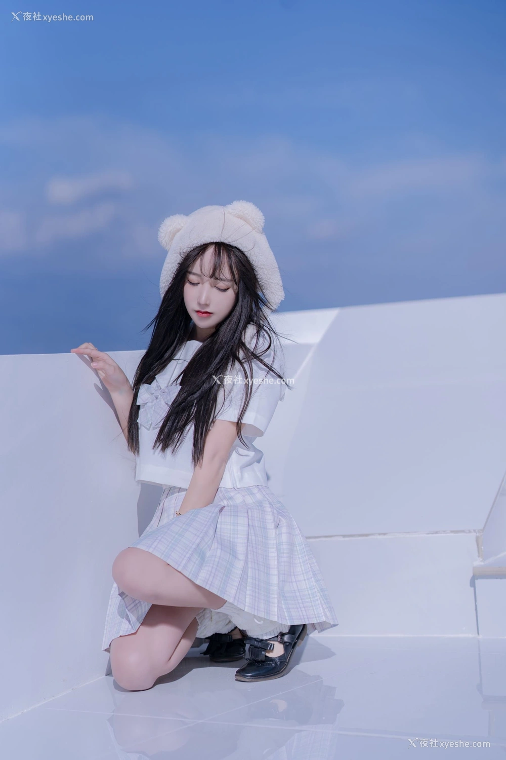1P - 过期米线线喵《白色学生服》