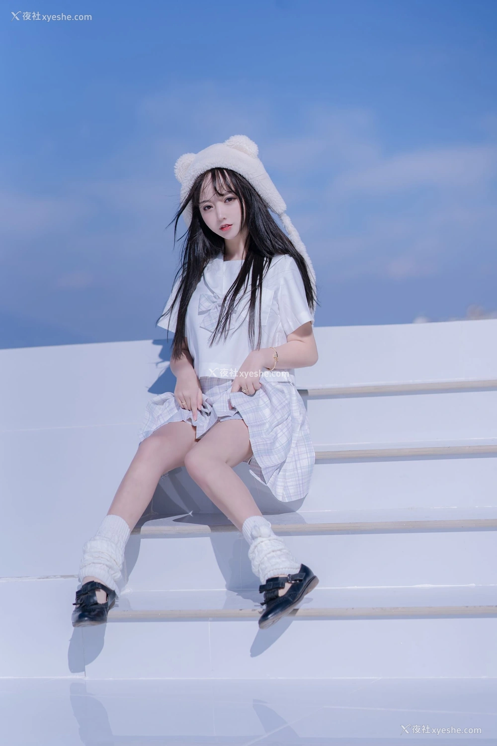 1P - 过期米线线喵《白色学生服》