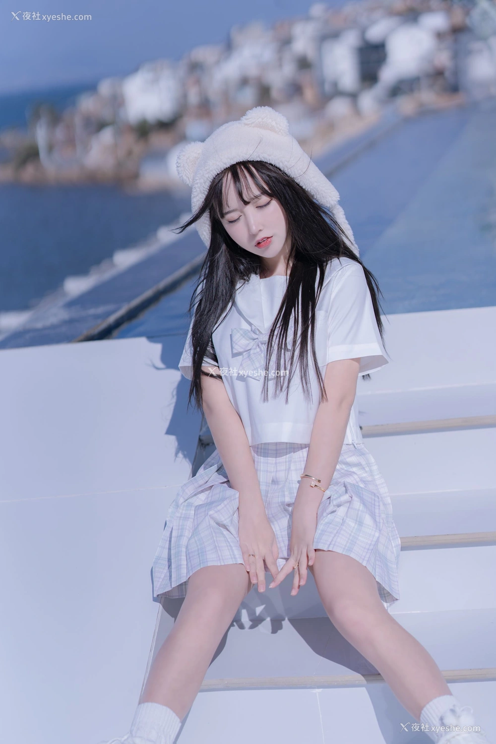 1P - 过期米线线喵《白色学生服》