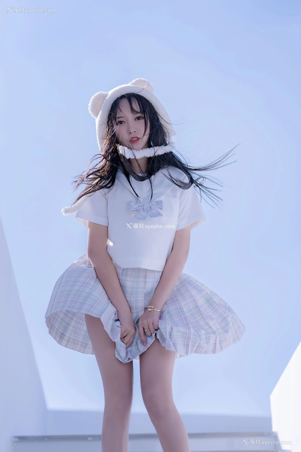 1P - 过期米线线喵《白色学生服》