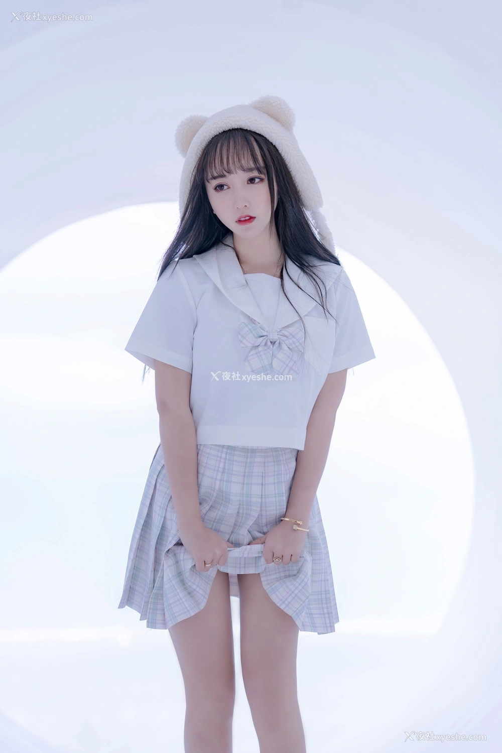 1P - 过期米线线喵《白色学生服》