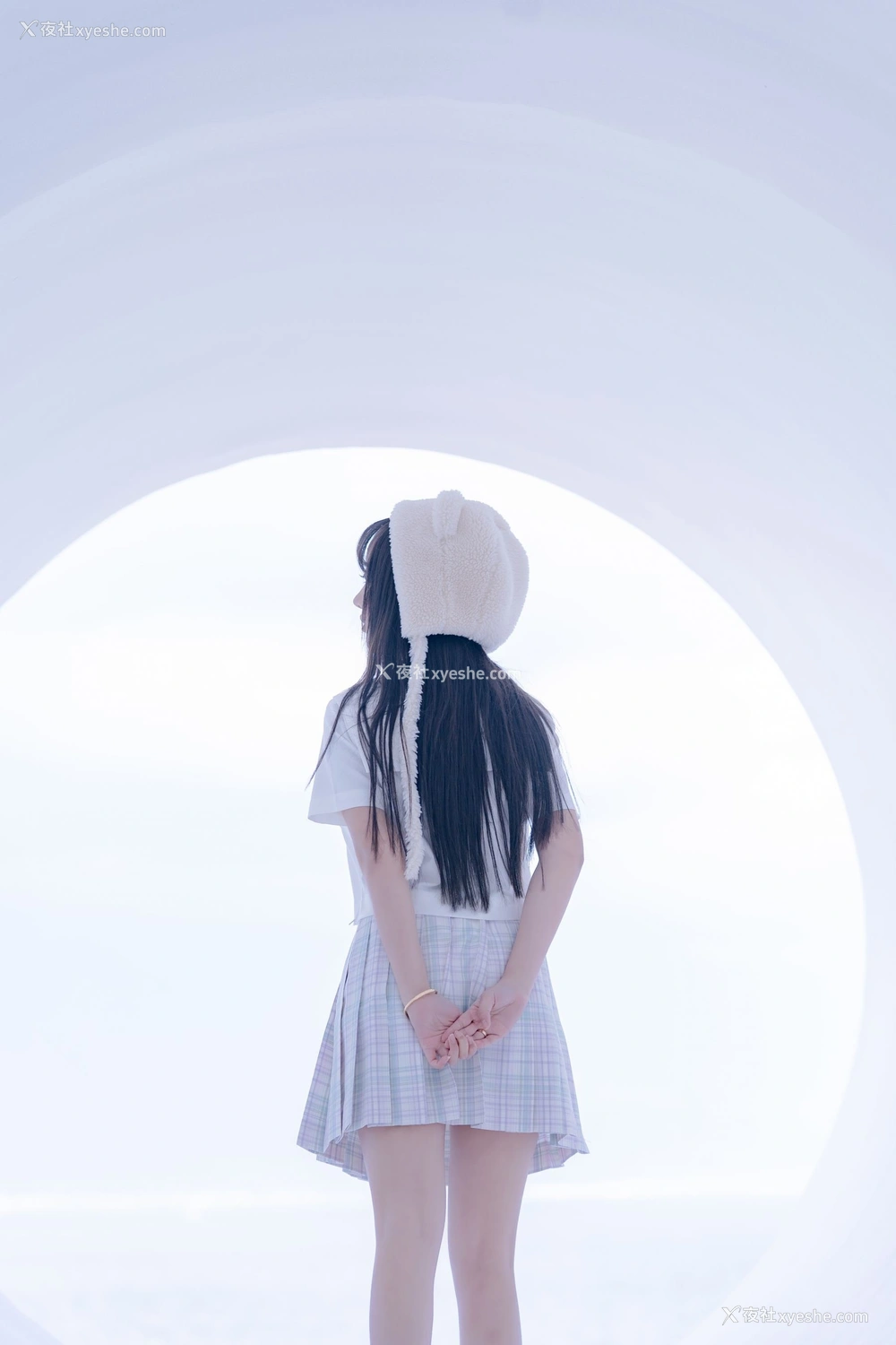 1P - 过期米线线喵《白色学生服》
