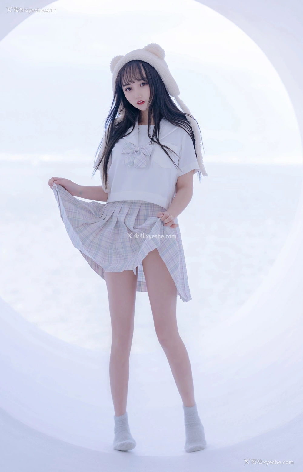1P - 过期米线线喵《白色学生服》