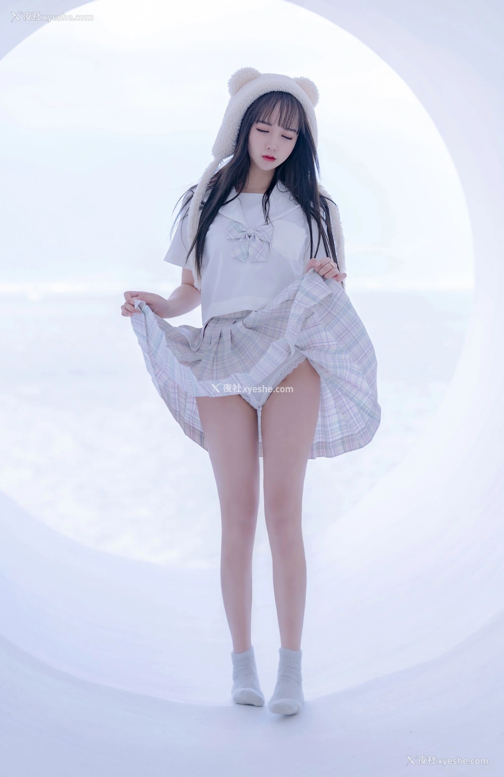 1P - 过期米线线喵《白色学生服》