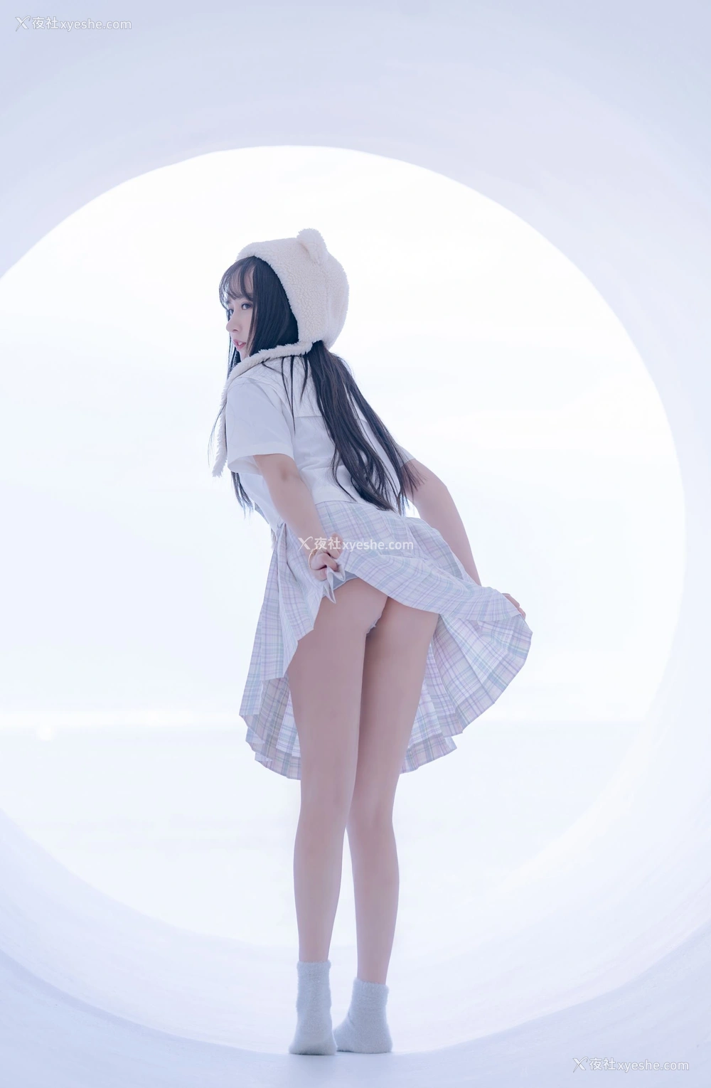 1P - 过期米线线喵《白色学生服》
