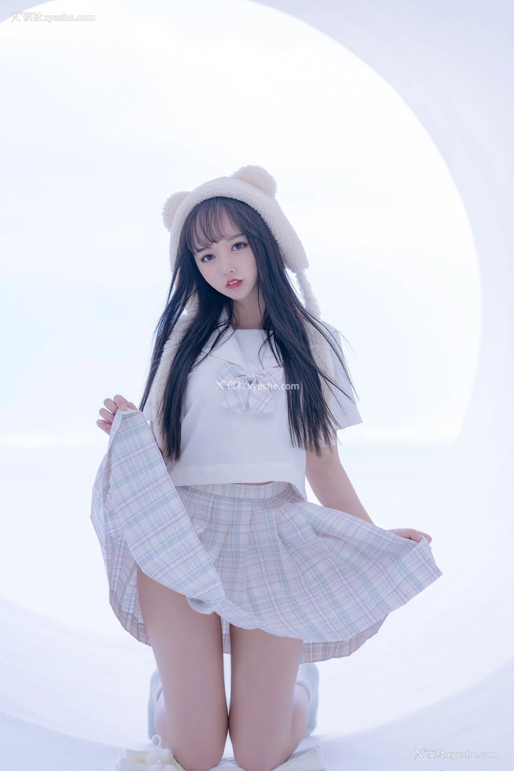 1P - 过期米线线喵《白色学生服》