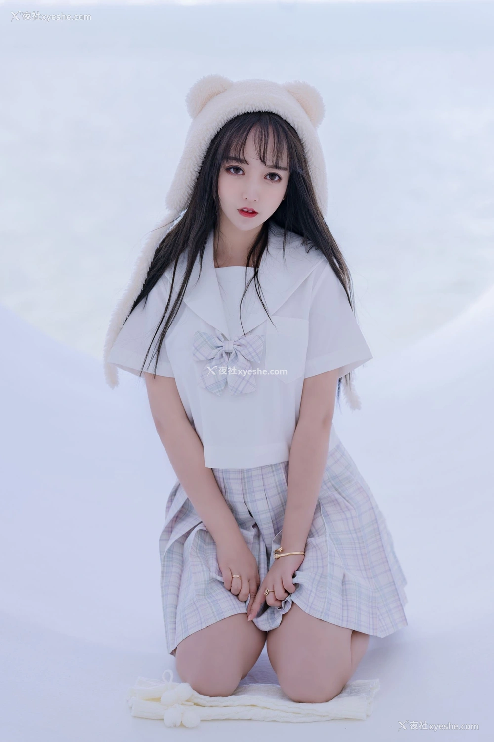 1P - 过期米线线喵《白色学生服》