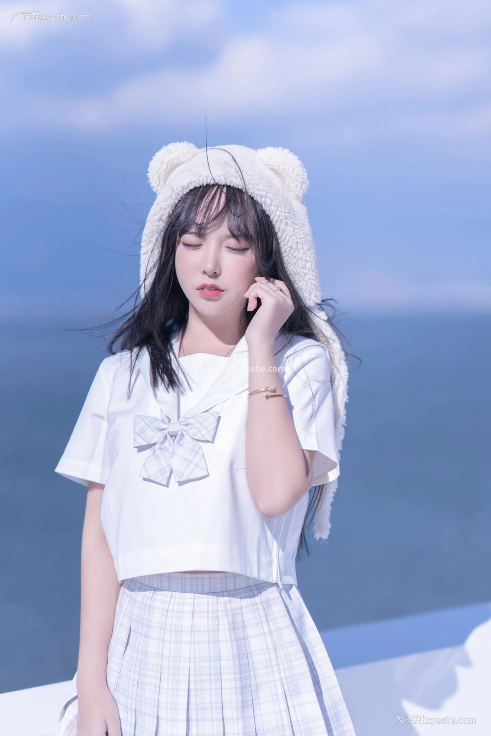 1P - 过期米线线喵《白色学生服》