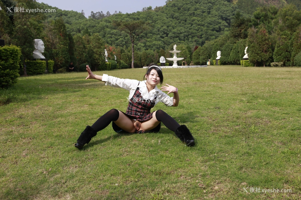 1P - 国模何梵大尺度人体私拍套图